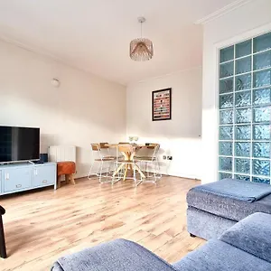 Holiday home The Townhouse By Switchback Stays, Cardiff