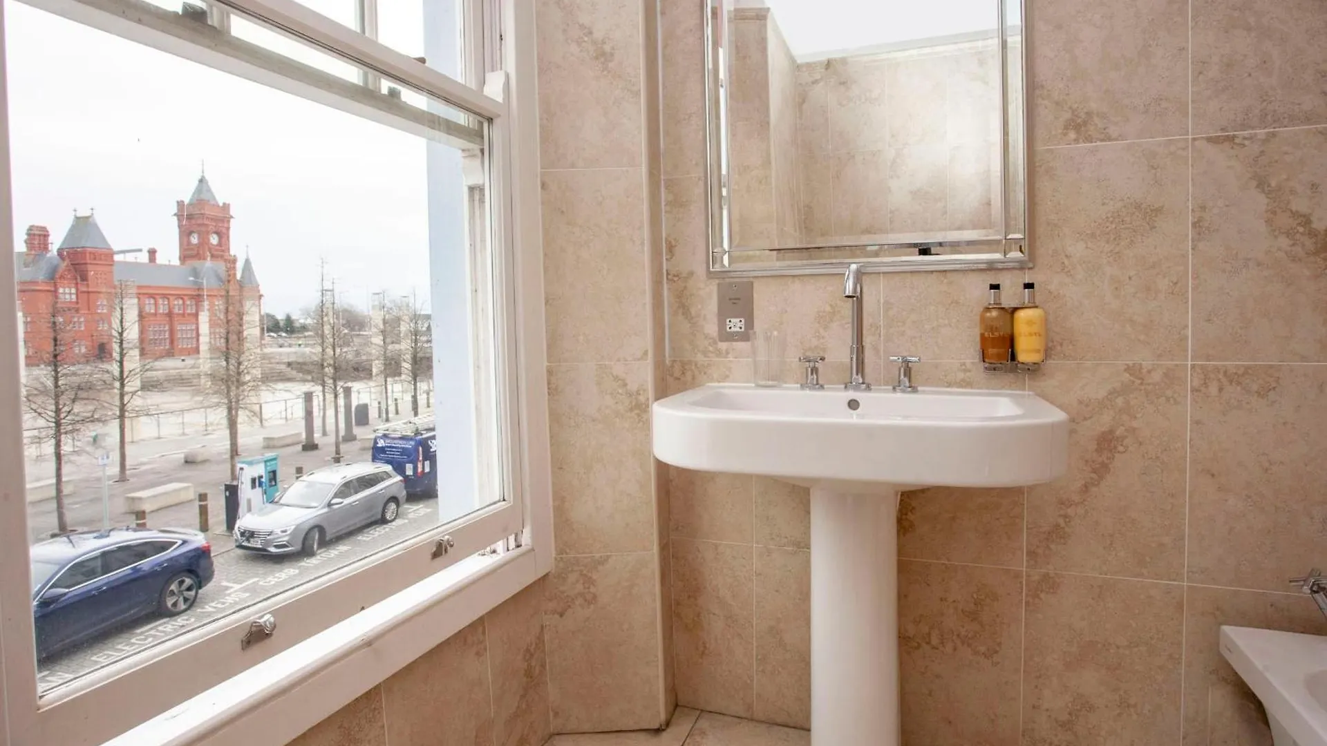 Higgihaus #5 5 Of 7 Rooms Monday - Friday Cardiff Holiday home